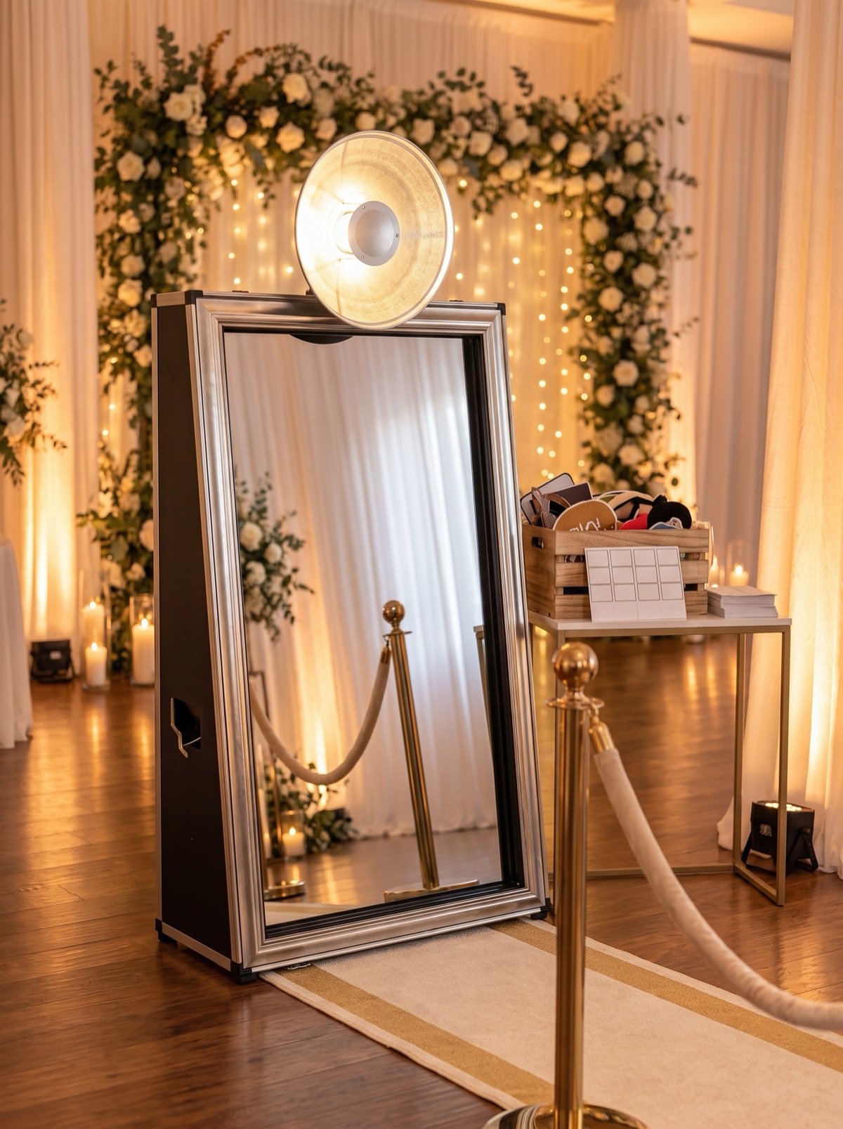 Spiegel Fotobox als gestaltete Ecke im Festsaal